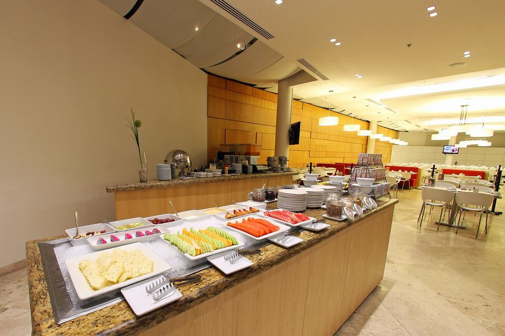 Fiesta Inn Silao Puerto Interior Buitenkant foto